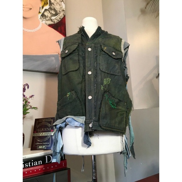 The People of the Labyrinths Olive drab Distressed Vest - Picture 4 of 12